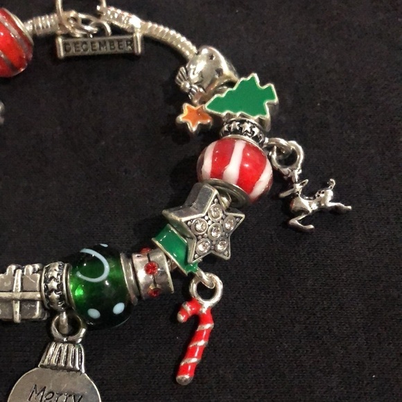 Willabee & Ward December Merry Christmas charm bracelet silver red and green - Picture 11 of 12